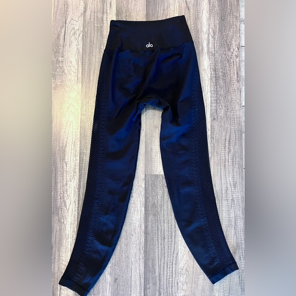 Alo Black Yoga Leggings Mesh side EUC Women’s Small - Picture 1 of 10